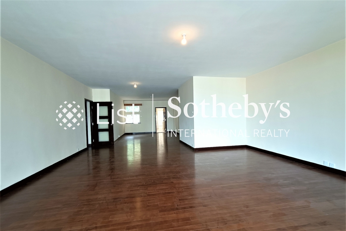 Fairmont Gardens 翠錦園 | Living and Dining Room