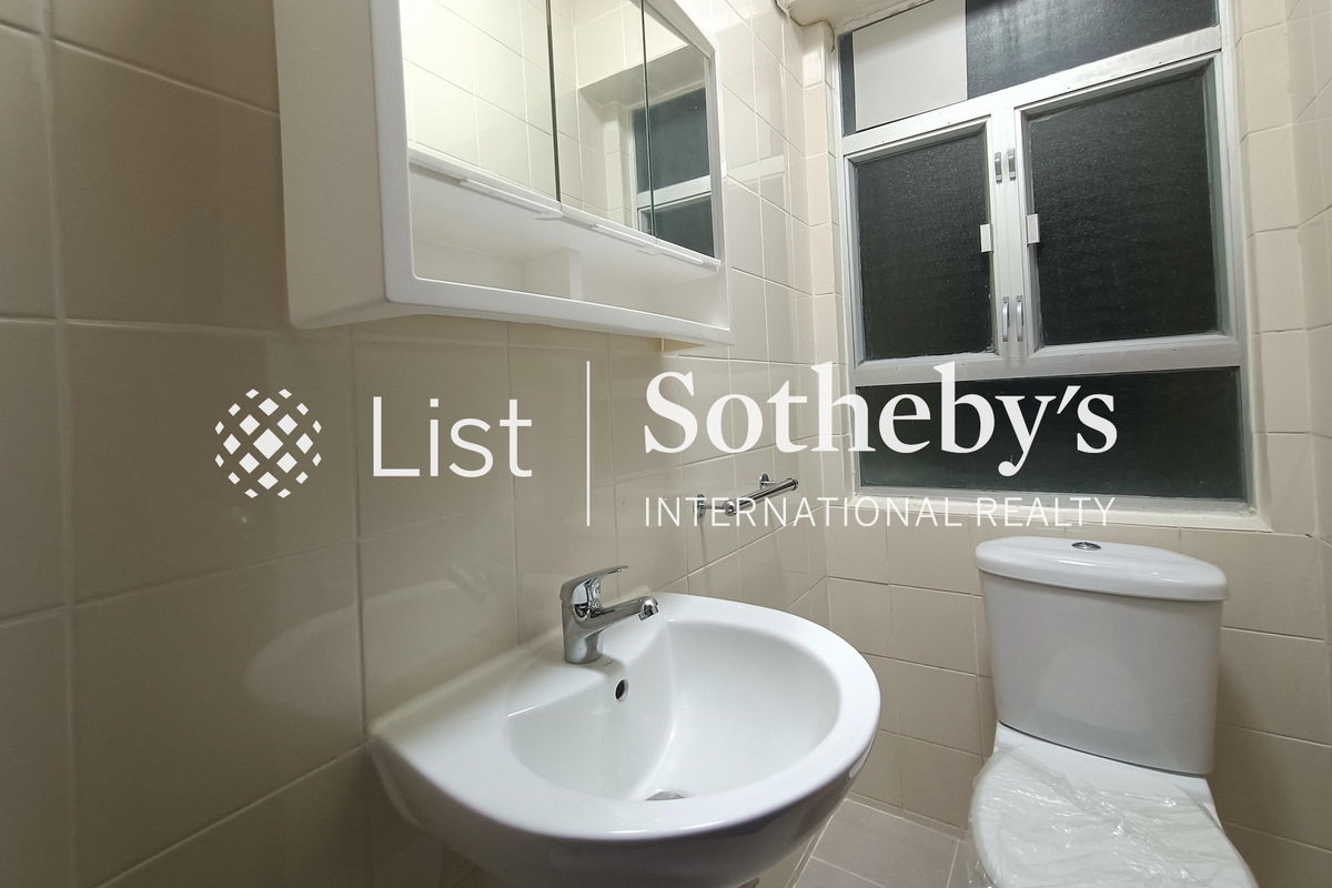 Fairmont Gardens 翠锦园 | Guest Powder Room