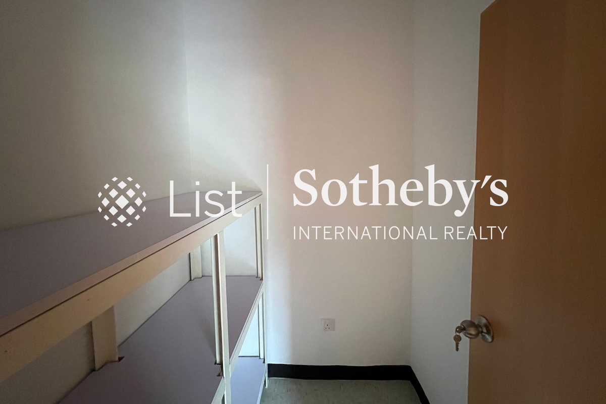 111 Mount Butler Road 畢拉山道111號 | Store Room