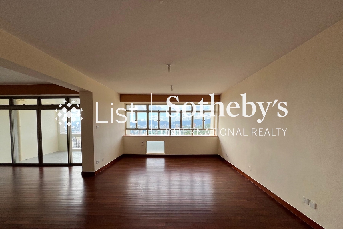111 Mount Butler Road 畢拉山道111號 | Living and Dining Room
