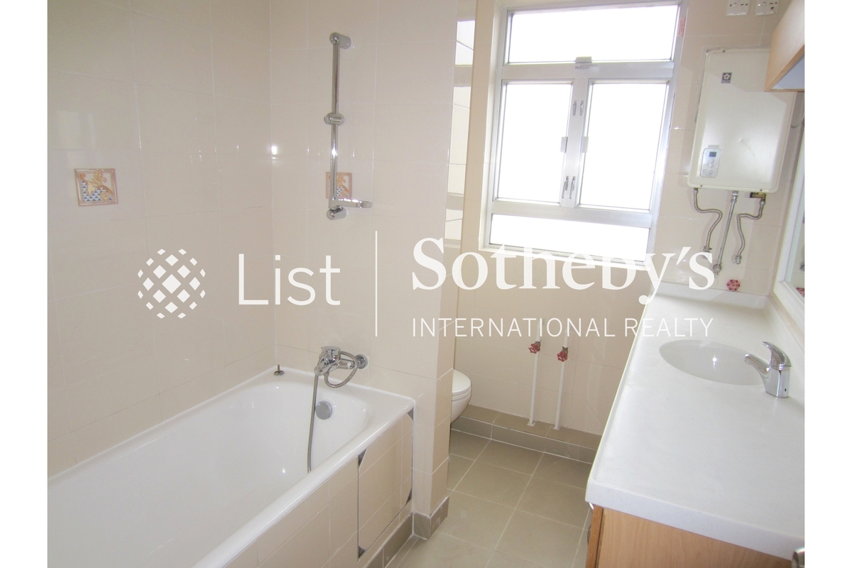 111 Mount Butler Road 畢拉山道111號 | Master Bathroom