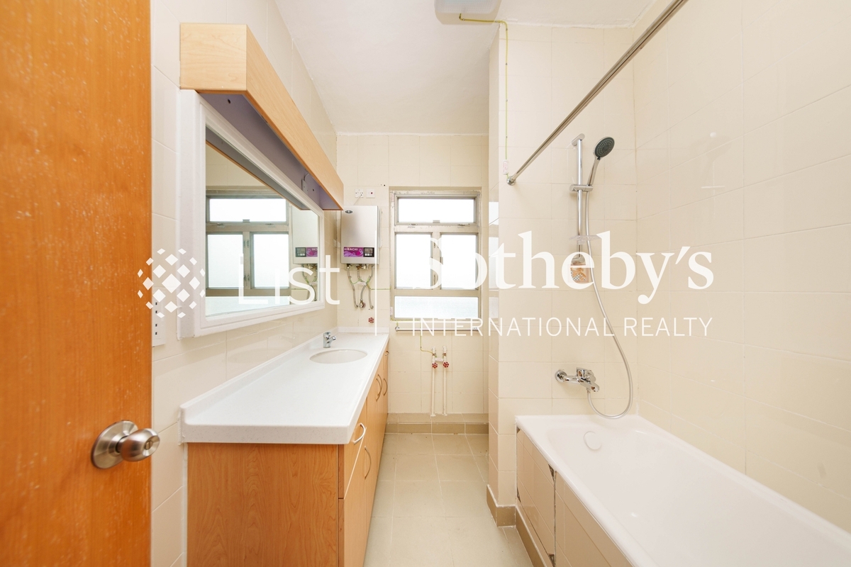 111 Mount Butler Road 畢拉山道111號 | Master Bathroom