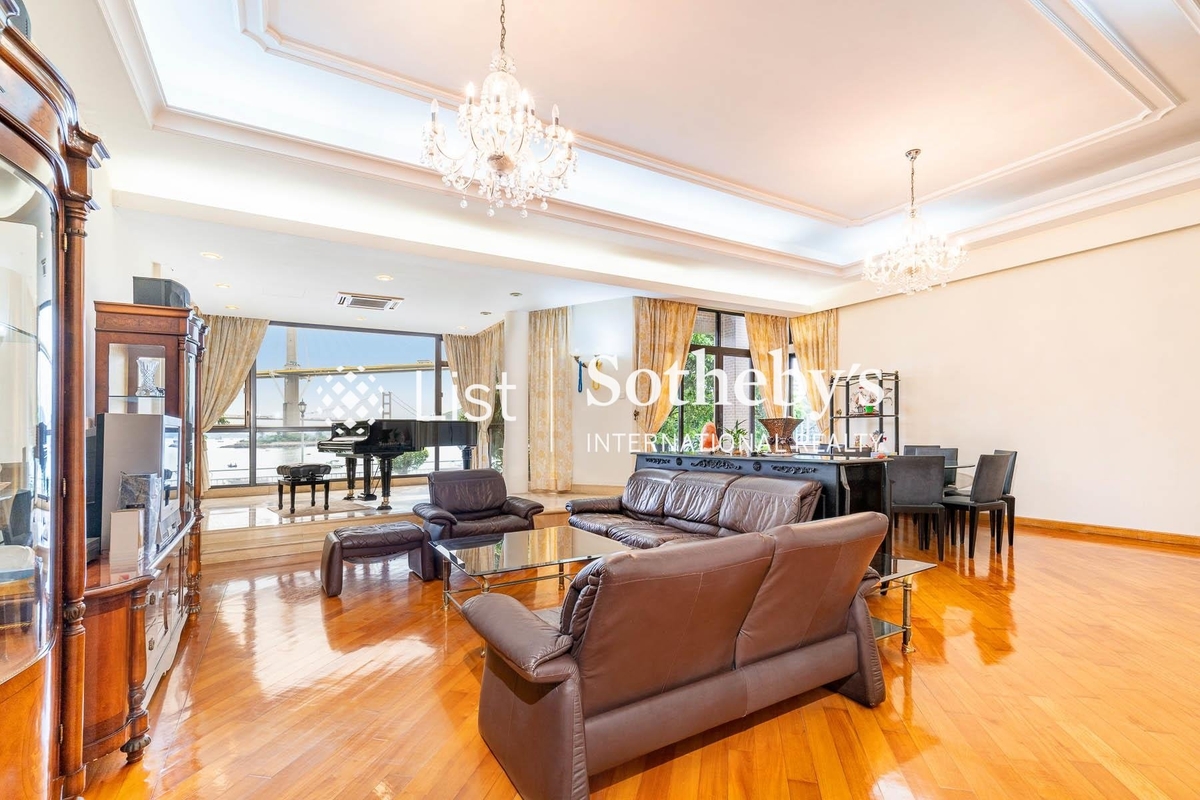 Ting Kau Detached House 汀九段獨立屋 | Living and Dining Room