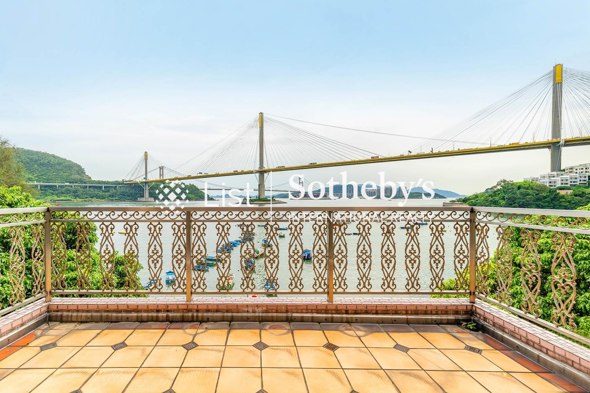 Ting Kau Detached House 汀九段獨立屋 | Balcony off Family Room