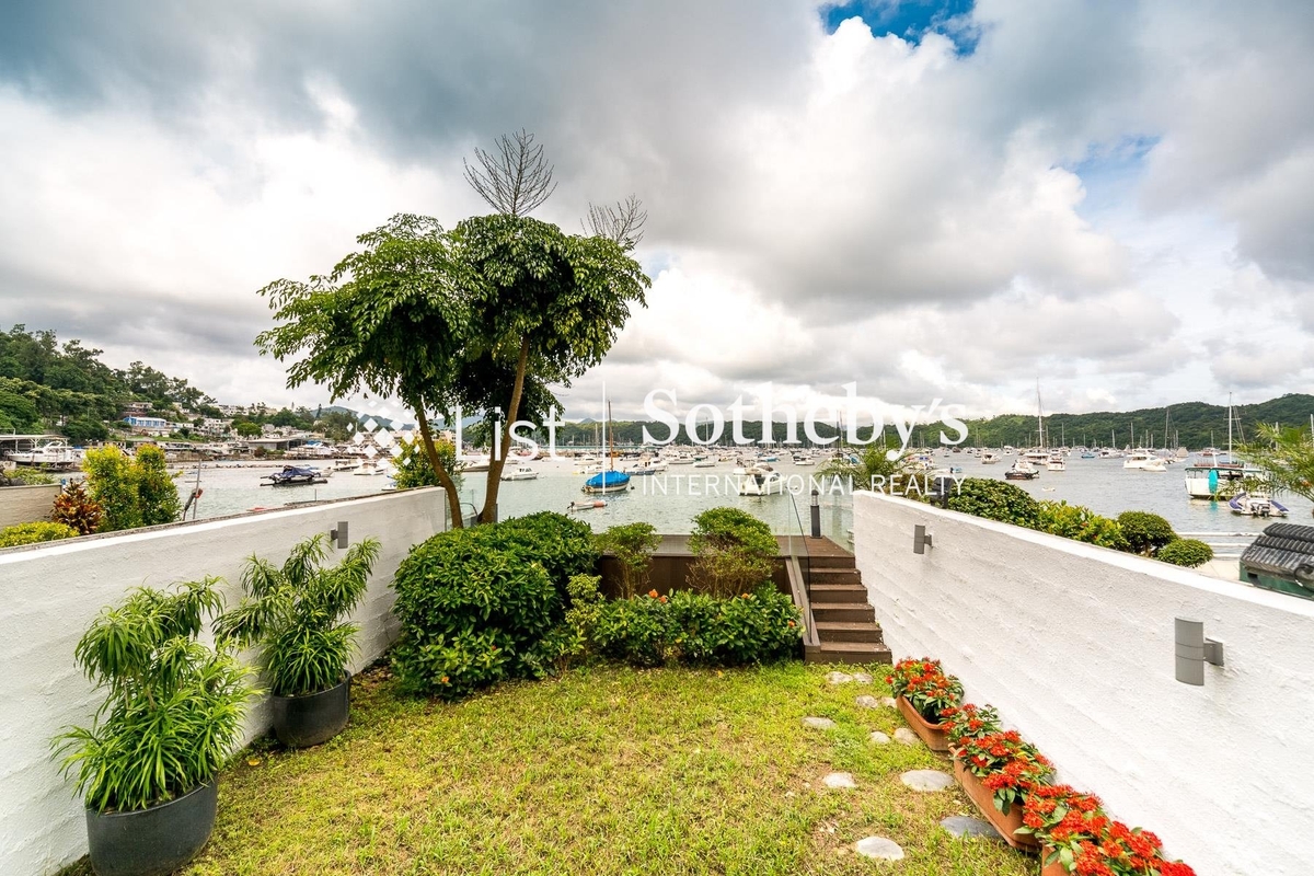 Marina Cove 匡湖居 | Private Garden off Living Room