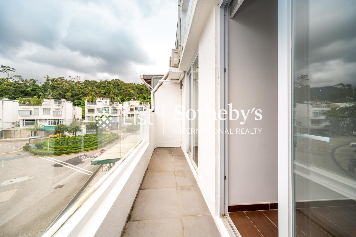 Marina Cove 匡湖居 | Balcony off Second Bedroom