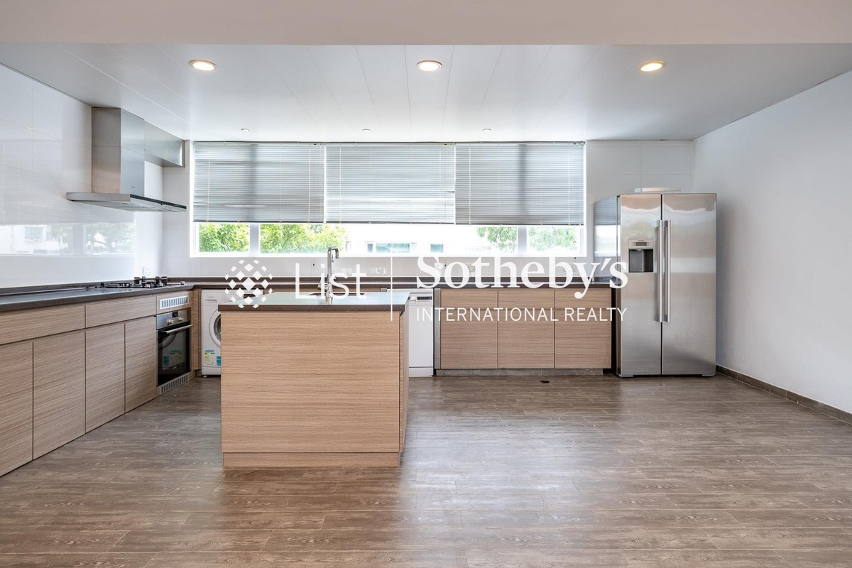 Marina Cove 匡湖居 | Dining Room with  Open Kitchen
