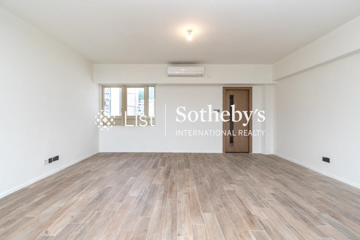 St. Joan Court 勝宗大廈 | Living and Dining Room