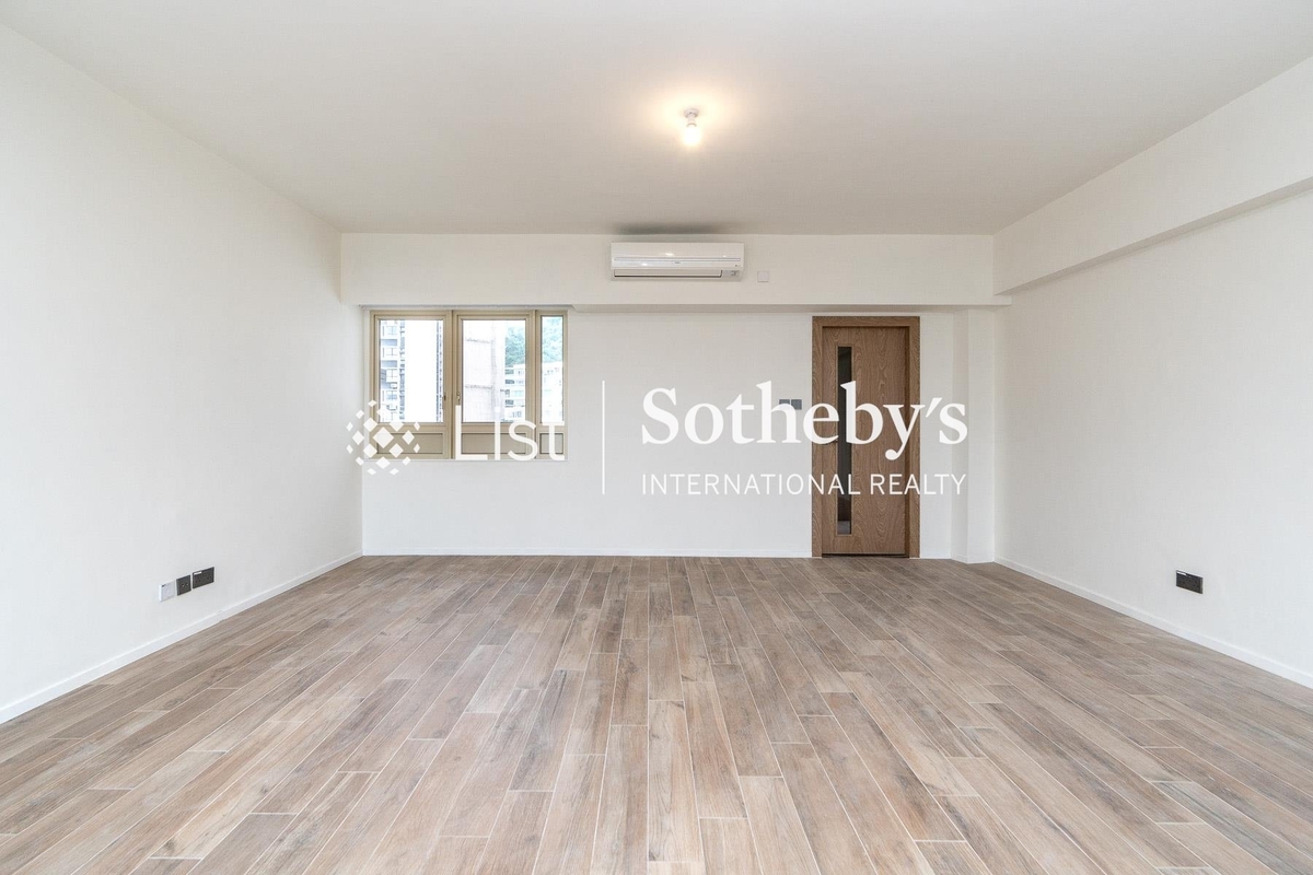 St. Joan Court 勝宗大廈 | Living and Dining Room