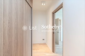 St. Joan Court 勝宗大廈 | Walk-in Closet in Master Bedroom