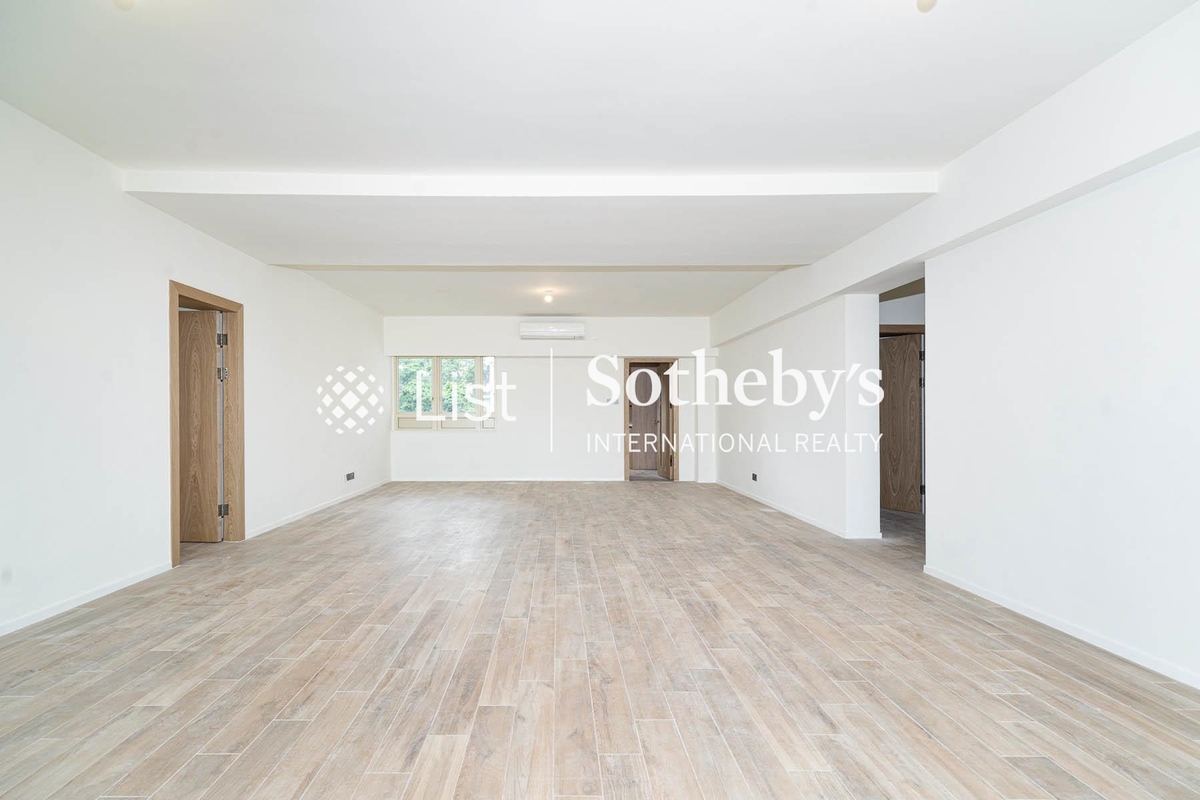 St. Joan Court 勝宗大廈 | Living and Dining Room