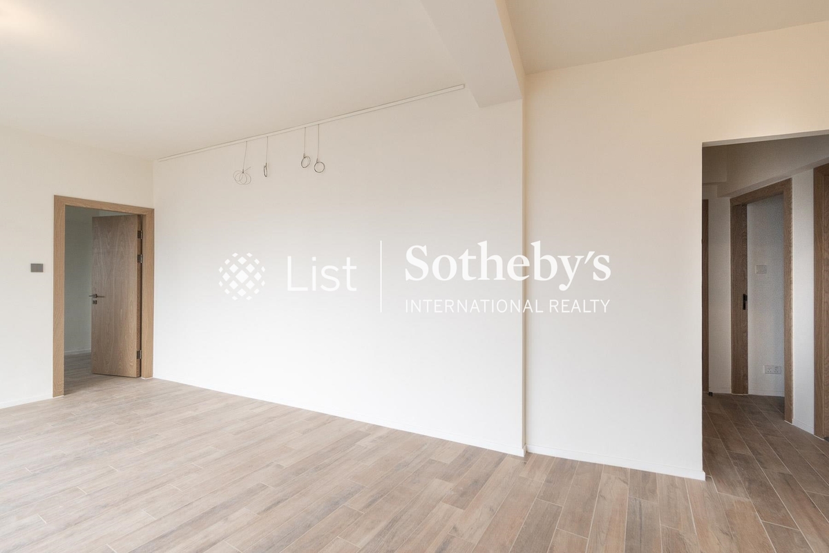 St. Joan Court 勝宗大廈 | Living and Dining Room