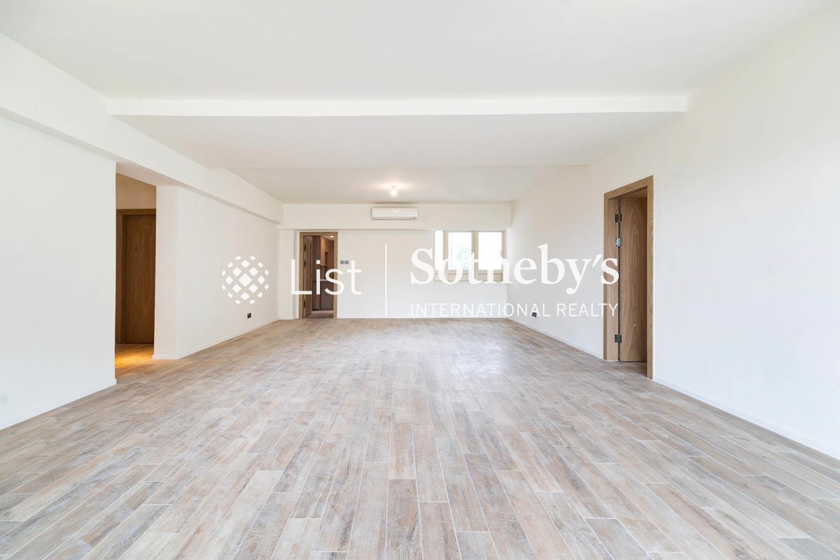 St. Joan Court 勝宗大廈 | Living and Dining Room