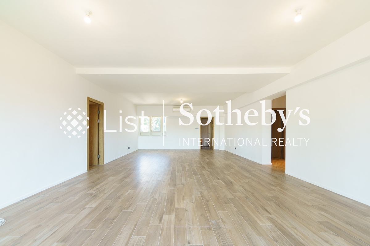 St. Joan Court 勝宗大廈 | Living and Dining Room