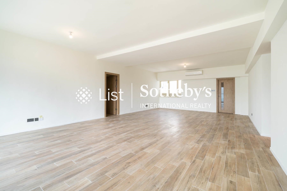 St. Joan Court 勝宗大廈 | Living and Dining Room