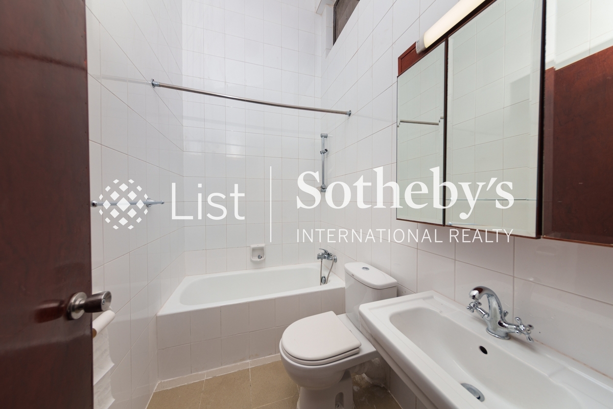 Pan Long Villa 碧浪别墅 | Second Bathroom