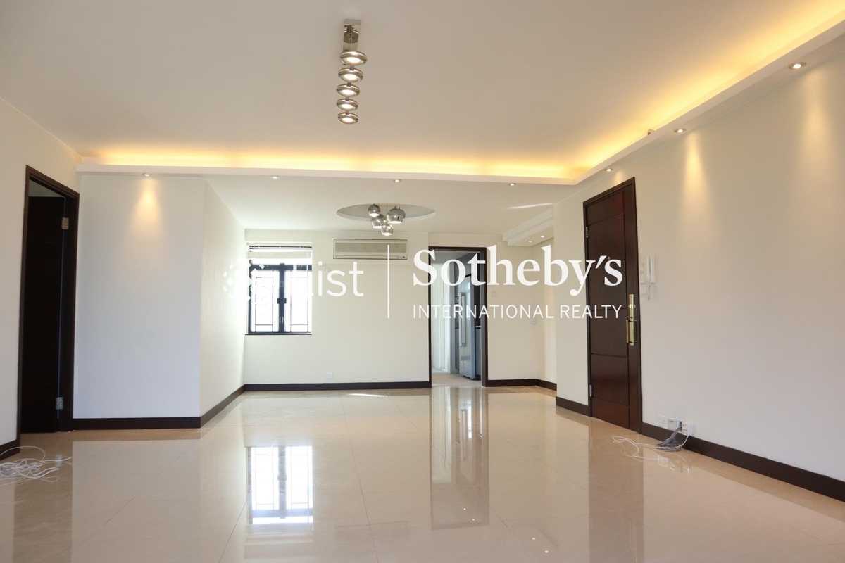 Braemar Hill Mansions 賽西湖大廈 | Living and Dining Room