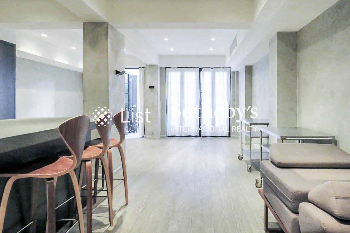 42-44 Robinson Road 羅便臣道42-44號 | Living and Dining Room