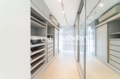 Fung Ying Villa 丰盈小筑 | Walk-in Closet in Master Bedroom