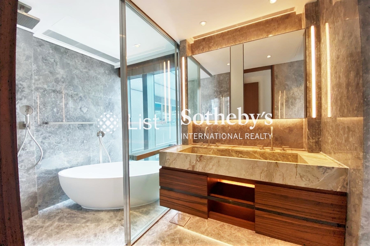 University Heights 大學閣 | Master Bathroom