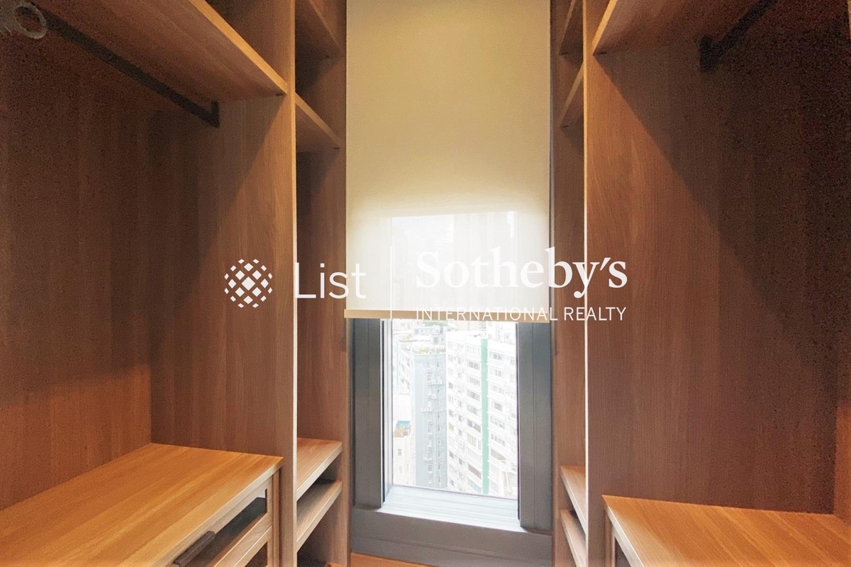 University Heights 大學閣 | Walk-in Closet in Master Bedroom