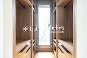 University Heights 大学阁 | Walk-in Closet in Master Bedroom