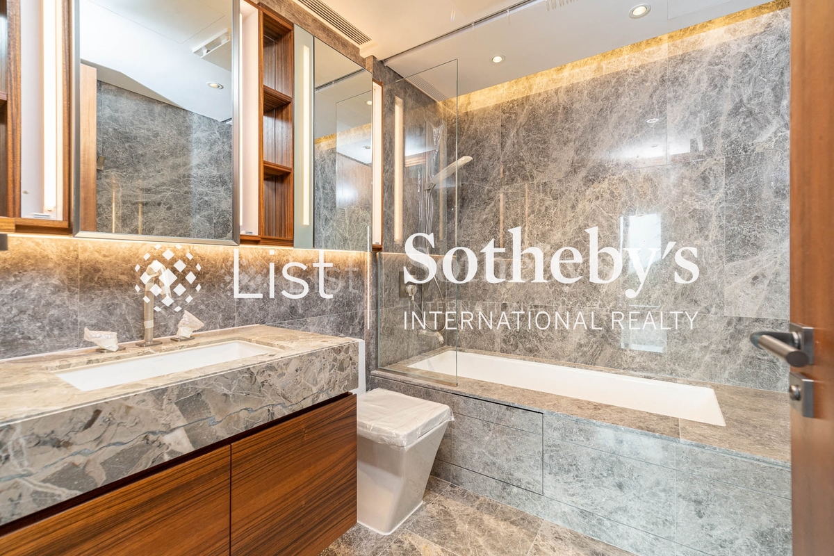 University Heights 大學閣 | Guest Bathroom