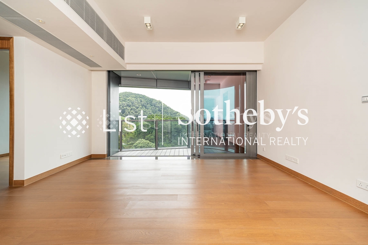 University Heights 大學閣 | Living and Dining Room