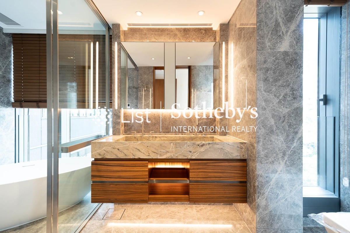 University Heights 大學閣 | Master Bathroom