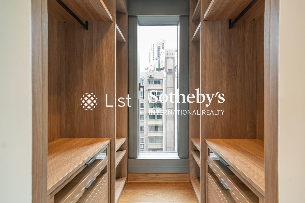 University Heights 大學閣 | Walk-in Closet in Master Bedroom