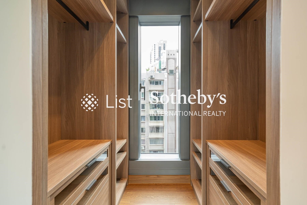 University Heights 大學閣 | Walk-in Closet in Master Bedroom