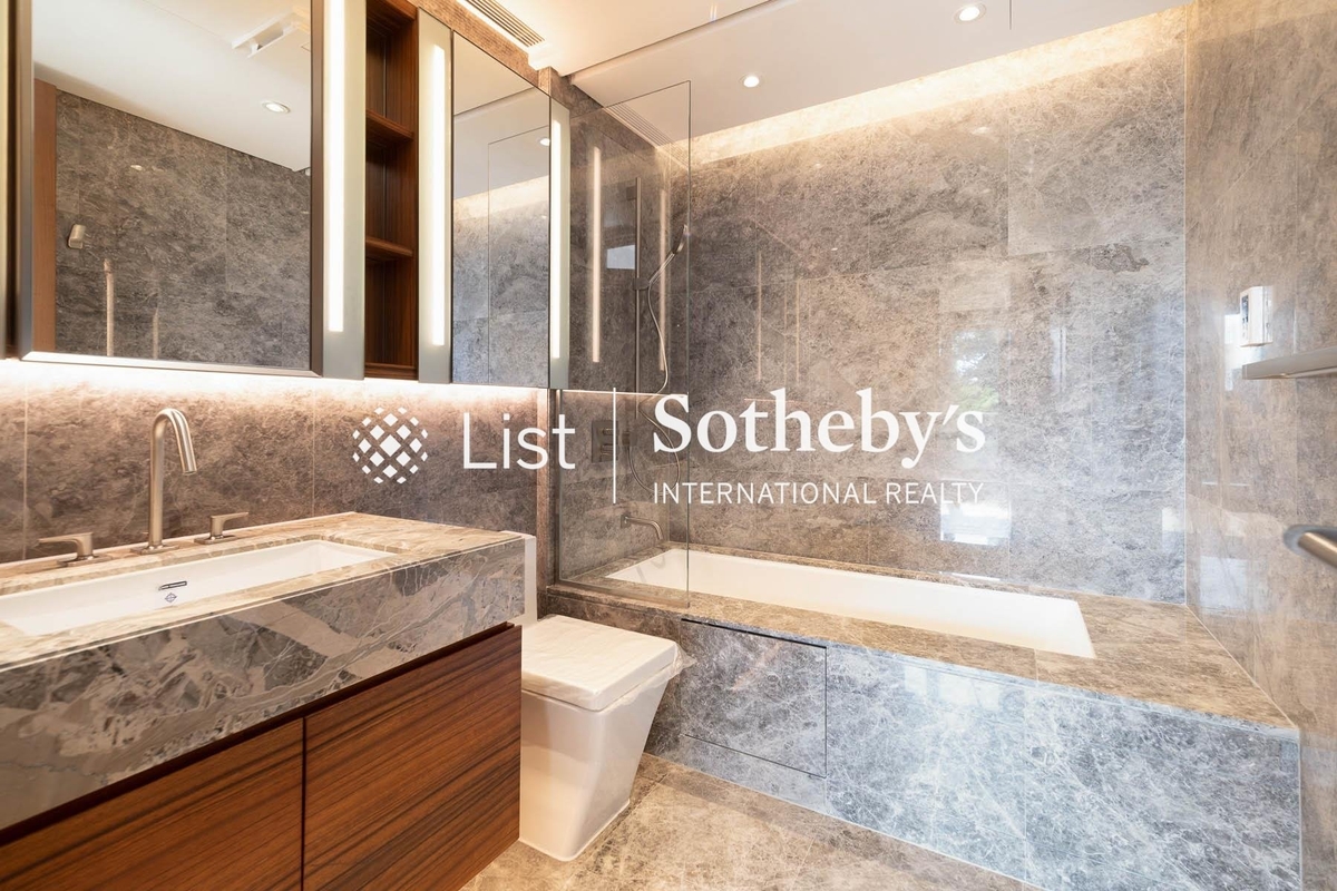 University Heights 大學閣 | Third En-suite Bathroom