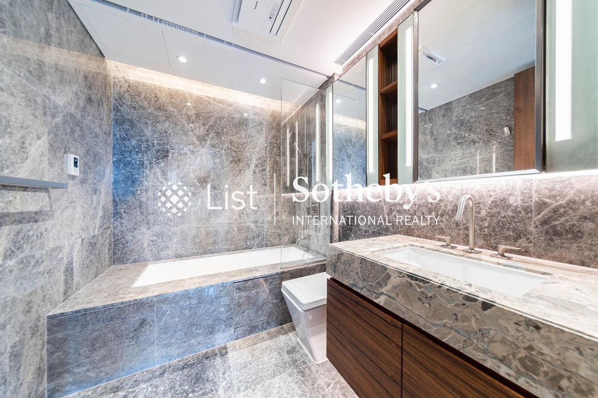 University Heights 大学阁 | Second En-suite Bathroom