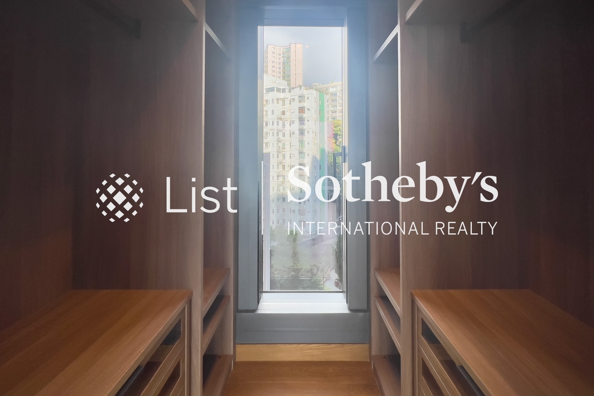 University Heights 大學閣 | Walk-in Closet in Master Bedroom 