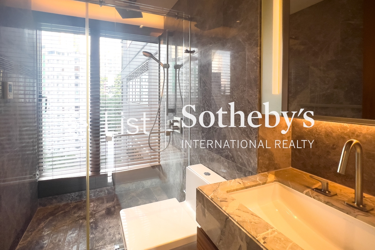 University Heights 大學閣 | Guest Bathroom