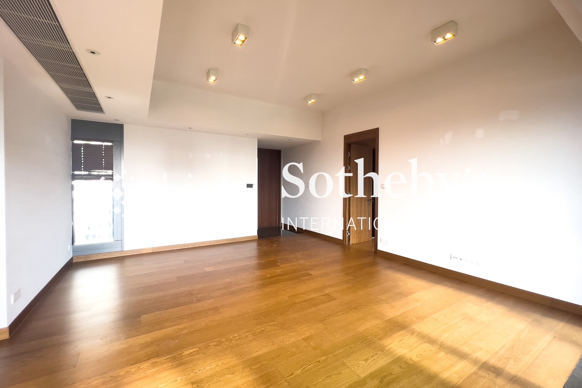 University Heights 大學閣 | Living and Dining Room