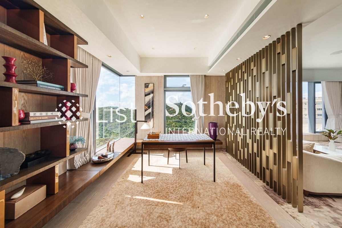 1 Horizon Drive & 44-50 Chung Hom Kok Road 海天径1号及舂墈角道44-50号 | Master Bedroom with Study Room