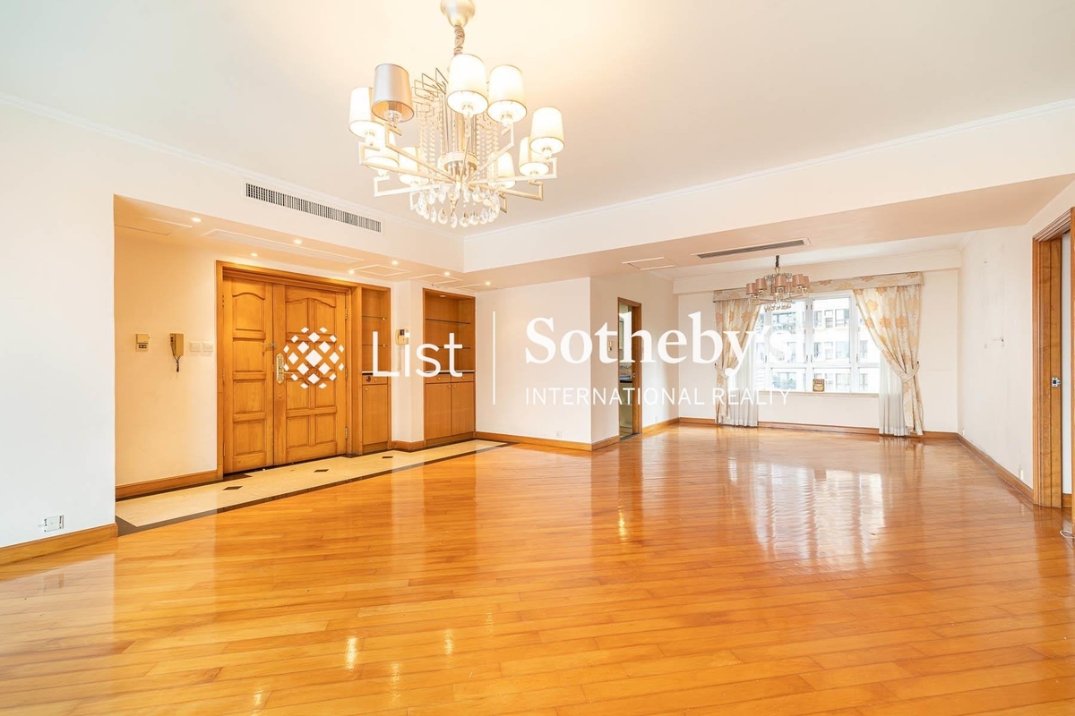 Serene Court 秀麗閣 | Living and Dining Room