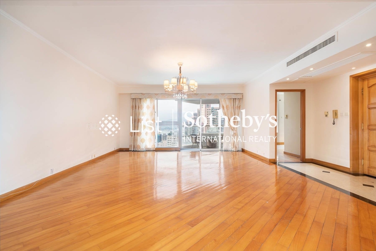 Serene Court 秀麗閣 | Living and Dining Room