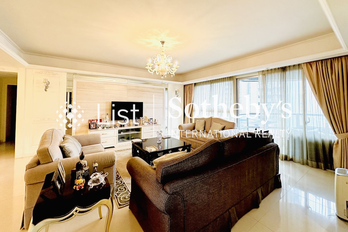 Serene Court 秀丽阁 | Living and Dining Room