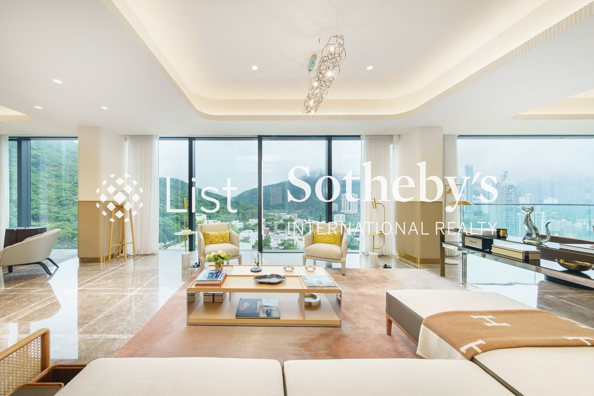 Dukes Place 皇第 | Living and Dining Room