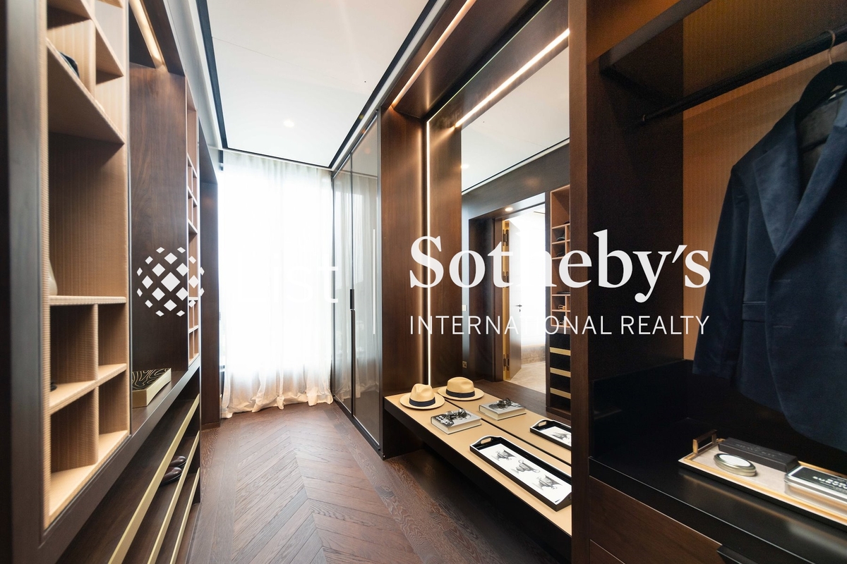 Dukes Place 皇第 | His Dressing Room