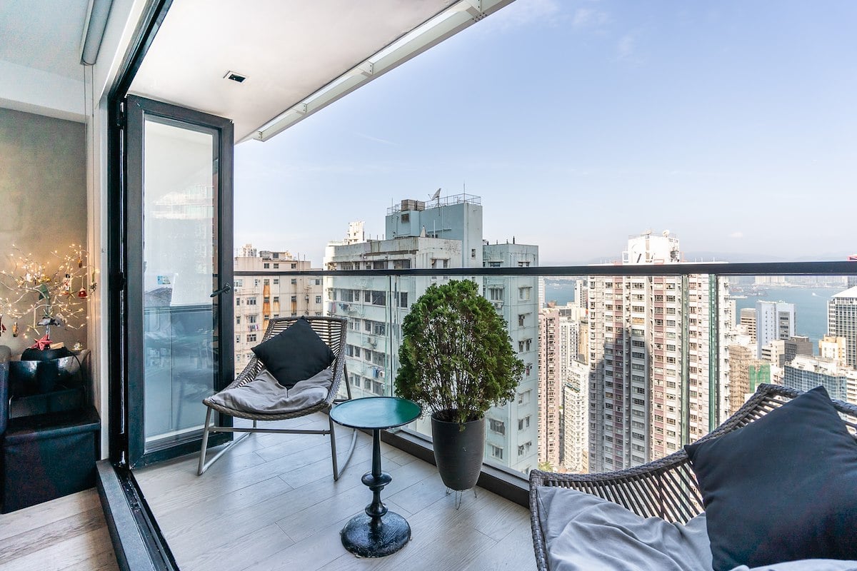 On Fung Building 安峰大厦 | Balcony off Living and Dining Room