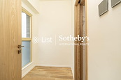 St. Joan Court 勝宗大廈 | Walk-in Closet in Master Bedroom