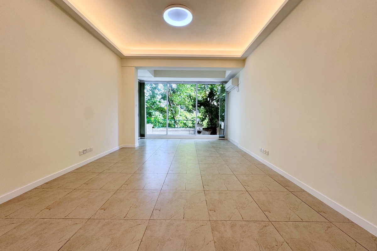 No. 1 Shiu Fai Terrace 肇輝臺1號 | Living and Dining Room