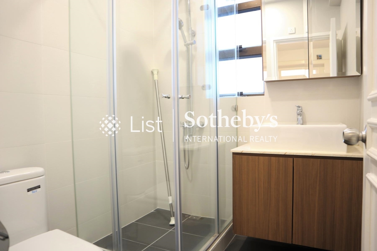 No. 2D Shiu Fai Terrace 肇輝臺 2D 號 | Guest Bathroom