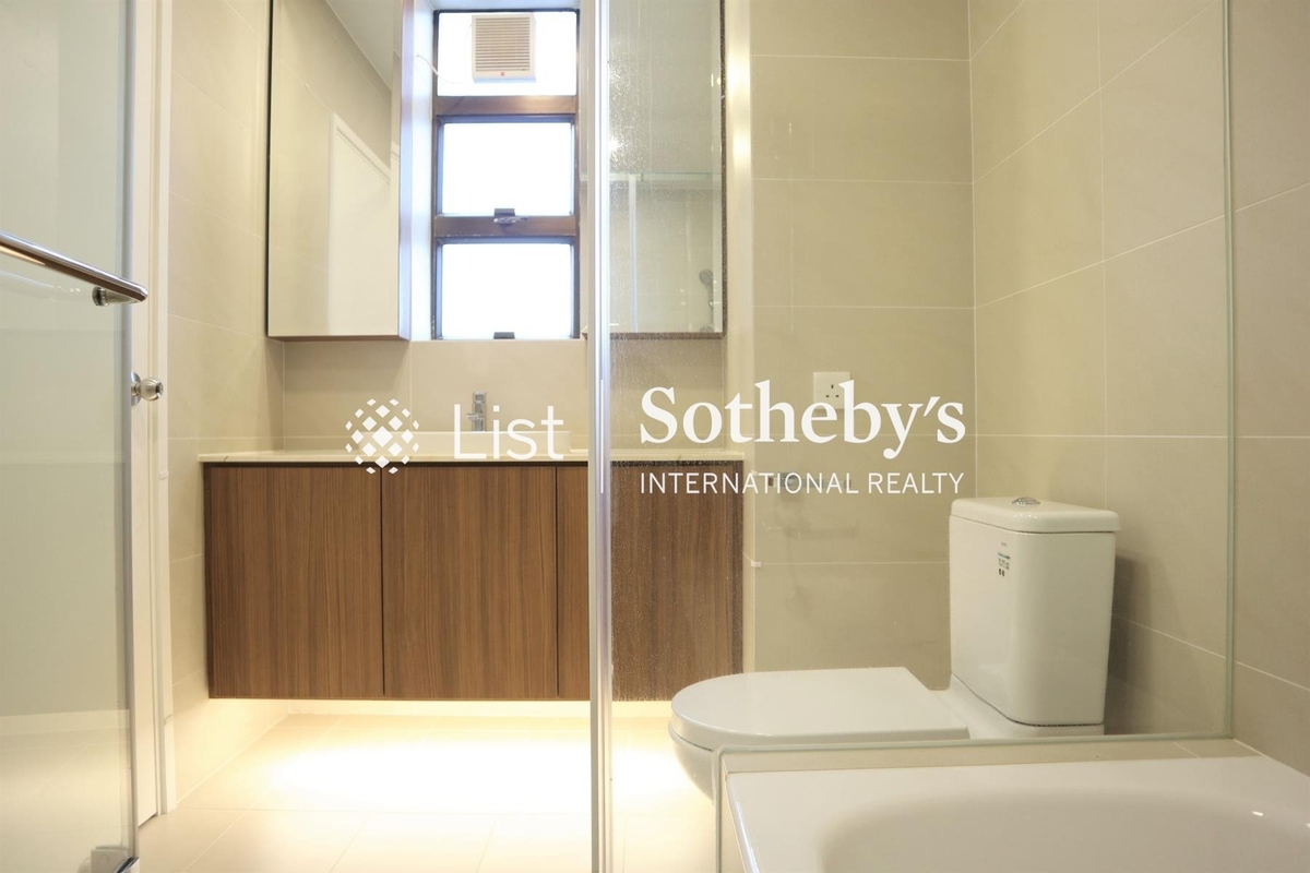 No. 2D Shiu Fai Terrace 肇輝臺 2D 號 | Master Bathroom