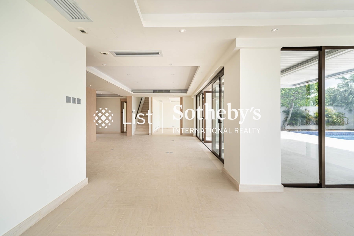 Silverstrand Villas 銀灣別墅 | Living and Dining Room