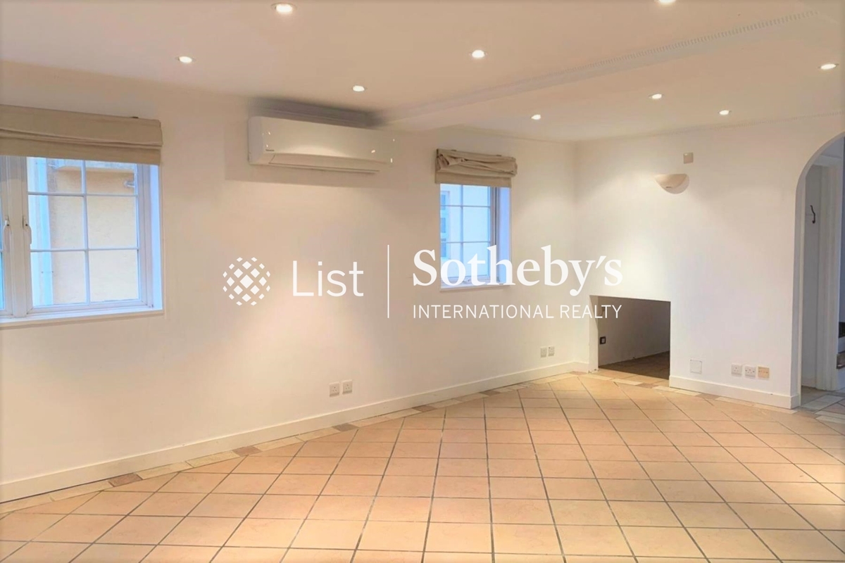 No. 100 Tai Hang Hau 大坑口100號 | Living and Dining Room