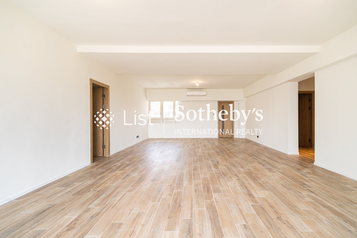 St. Joan Court 勝宗大廈 | Living and Dining Room